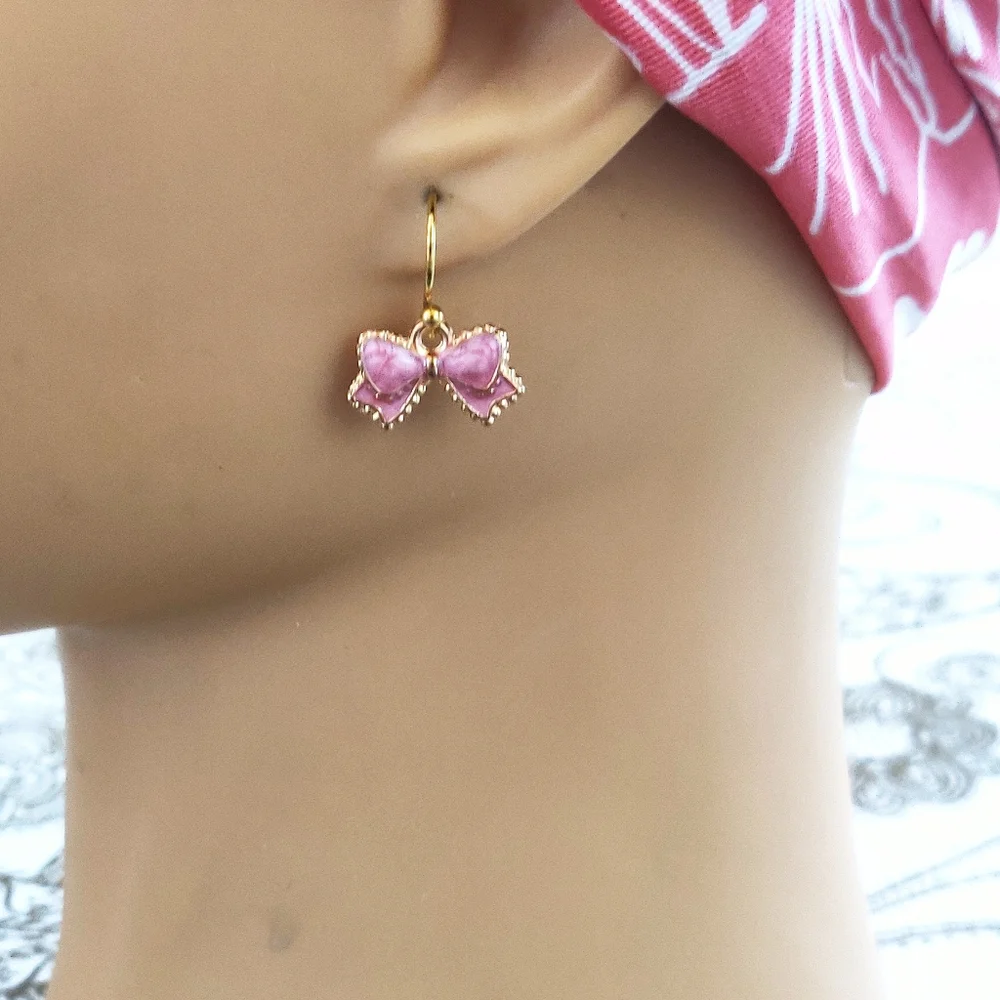 New 2 pairs of pink earrings.